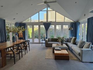 Elegant Art Deco Gem Cosy 3BR Retreat - 0