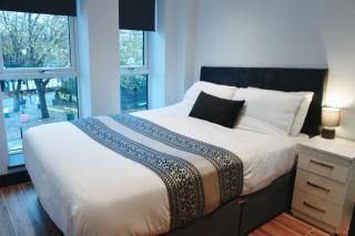 Elegant 2 bed flat with balcony in London - 3