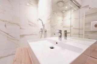 Premium-Studio Hernals - 1