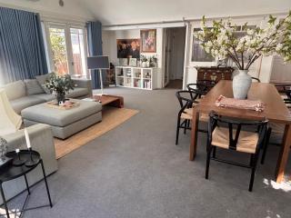 Elegant Art Deco Gem Cosy 3BR Retreat - 9