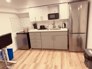 Pvt Studio Near Waterloo Airport & Minutes to Downtown Basement unit - 5