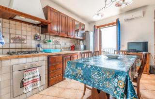 2 Bedroom Stunning Apartment In Carloforte - 1