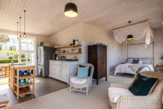 Onetangi Estate Cottage by Waiheke Pure - 1