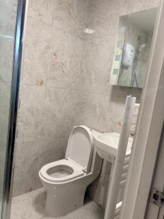 Ivy Cottage Two Bedroom & Garden in Temple Fortune - 9