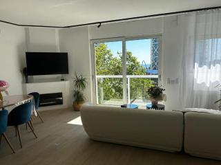 Beachfront Family Oasis - 2BR for 4 - 3