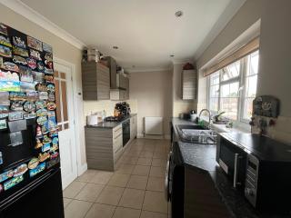 Eastham Crescent Double Room-First Floor - 2