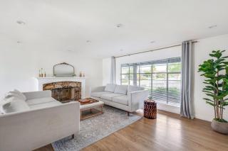 VaCaTiOn Pool FirePit PoolTable CloseToFwy - 3