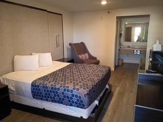 GO2 Inn & Suites by Relianse - El Paso - 2