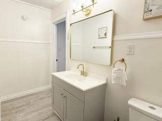 Redbrick Suites - 1BR-1BA Apts near UE - 7