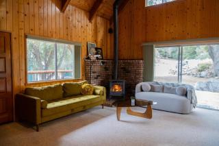 Sunshine Cabin Cozy 3BR Getaway and Deck - 0