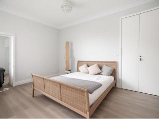 Studio Flat near Arsenal, One Stop from Eurostar - 0