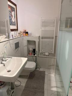 Berlin City West Lux Appartement KuDamm Adenauerplatz centrally located family group friendly Netflix - 7