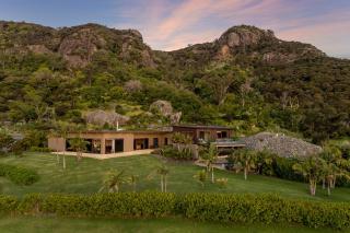 Waterfront Escape 5 Star Accommodation - 8