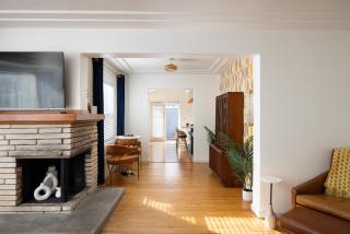 Modern Retro Close to DT, Zoo, Parking, Hot Tub - 4