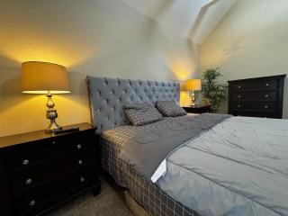 Spacious Country Club Golf Course Retreat - 9