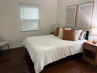 3 Bedroom Home in Hollywood Los Angeles! - 4