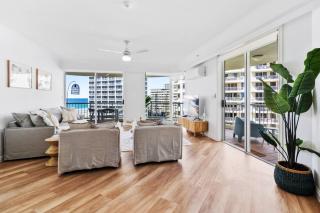 Large 3 Bedroom Ocean Views - 8