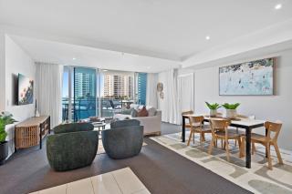 Hilton Residences - Pool Views - Gold Coast - 6