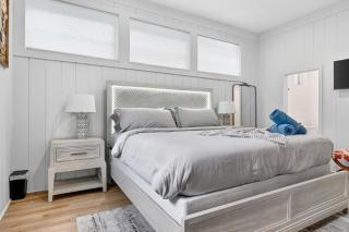 #NEW Palm Breeze HideawayPool Near DT! - 8