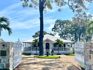 Dalpura House - Luxe Queenslander, Island Style - 9