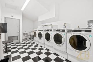 Renovated 2 Bed 2 Bath Apt in Prime Midtown - Elevator - Laundry - 2