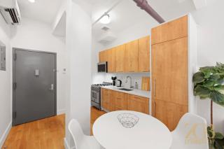 Beautifully Renovated Studio in Prime Manhattan - 8