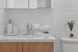 Beautifully Renovated 1 bedroom in Prime Manhattan - 2