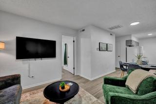 Chic Stay at The Hub with Free Parking and WiFi - 4