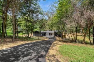 Modern Woodland Escape - Game Room - Grill - 9