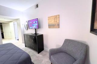 Super Quiet Apartment In Full Service Bldg near UCLA - 1