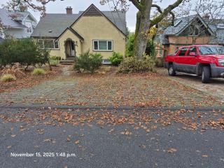 Gallery Garden - stylish, art-filled 1-bedroom suite by Victoria Prime! - 9