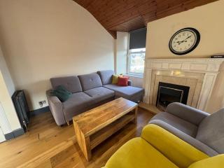 Hillside Residence - 10 guests 7 beds 15' centre - 8