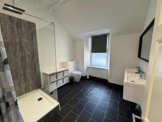 Hillside Residence - 10 guests 7 beds 15' centre - 4