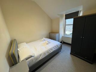 Hillside Residence - 10 guests 7 beds 15' centre - 2