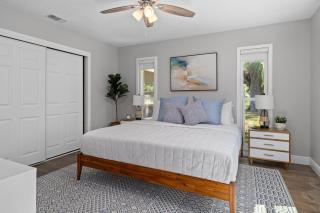 10 min to Springs Hot Tub Game Room Private Yard EV - 1