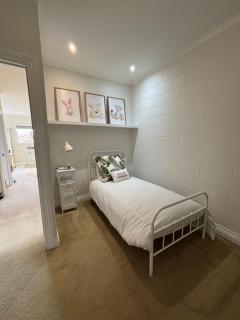 Stay - East Wynyard Beach - 1