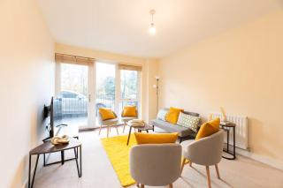 Pass the Keys Bright 2Bed 2Bath Flat - 2 mins to Tube & Parking - 5