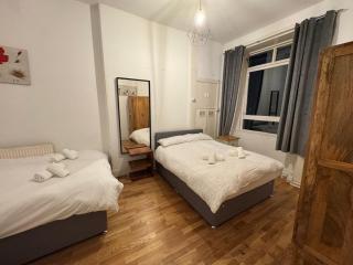 Monty's Residence - 10 Guests 7 Beds City Centre - 7