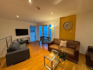 Weston's Penthouse sleep 10, 6 Beds Free Parking - 6