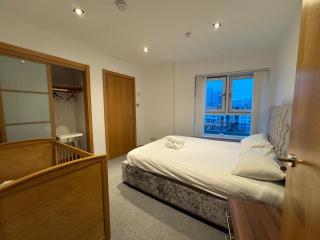 Weston's Penthouse sleep 10, 6 Beds Free Parking - 3