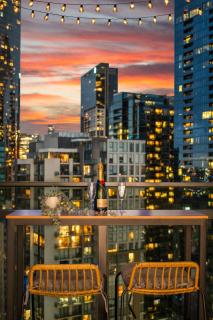 Skyline 2BR Sunset Retreat Balcony Bar & Views - 5