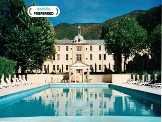 A beautiful 2 persons studio in a chateau with swimming pool - 8