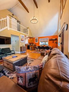 Moki Pines Chalet - Stylish Stay Among the Pines - 3