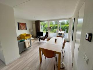 spacious bungalow surrounded large garden - 9