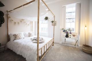 Stylish 2-Bed 2-Bath Flat in Historic Lace Market - 8