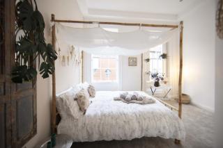 Stylish 2-Bed 2-Bath Flat in Historic Lace Market - 2