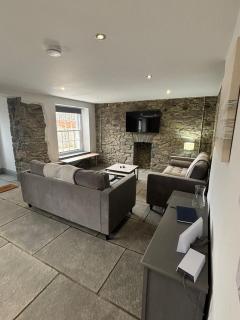 Gelli Genlas -Charming Farmhouse with Modern Twist - 7