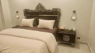 Luxury Clifton 2-BR Flat - 0