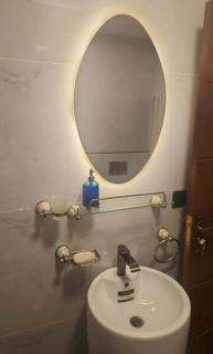 Luxury Clifton 2-BR Flat - 3