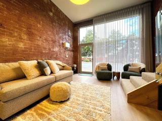 Mylan on Marine - Historic Charm, Modern Heart - 4